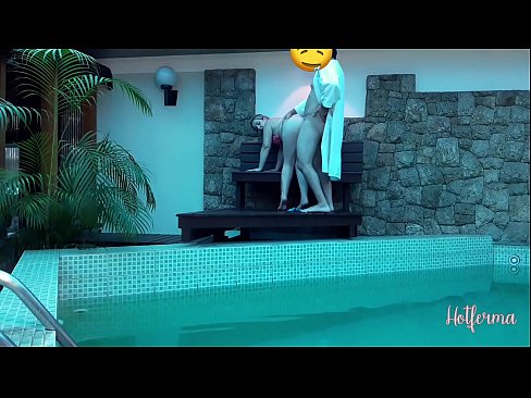 ❤️ Baas nooi bediende swembad toe, maar kon nie 'n warm weerstaan ​​nie ☑ Seksvideo by ons af.tubsexercom.ru ❌